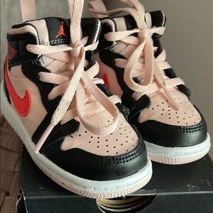 Baby Jordan 1 mid size 5c
